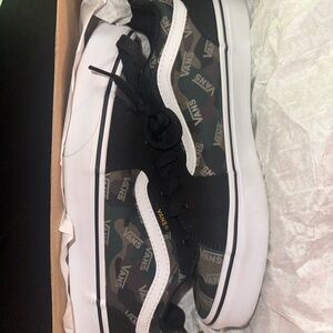 Vans Filmore Logo Camo Black/white youth sz 6 women’s sz 8